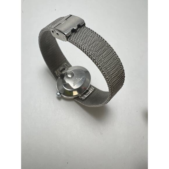 Timex Ladies (or Mens) Oval Electric Watch - Picture 3 of 5